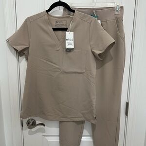 Figs Taupe Scrub Set